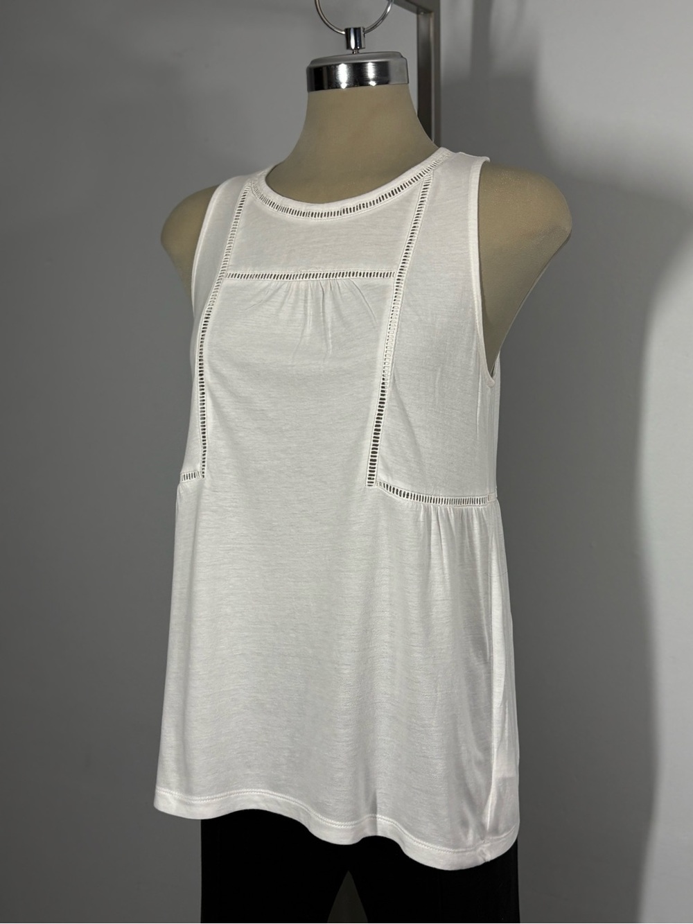 Old Navy White Tank Top with Eyelet Trim - Picture 7 of 11